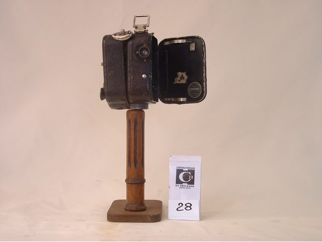 Caméra 9,5 mm type Pathé-Baby Motrix de marque Pathé
