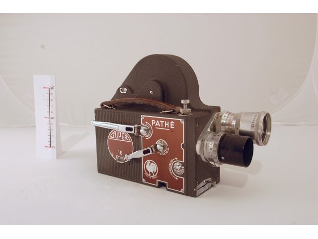 Caméra 16 mm type Webo M de Marque Pathé