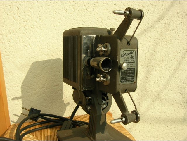 Projecteur 8 mm type Kodascope eight 46 de marque Kodak