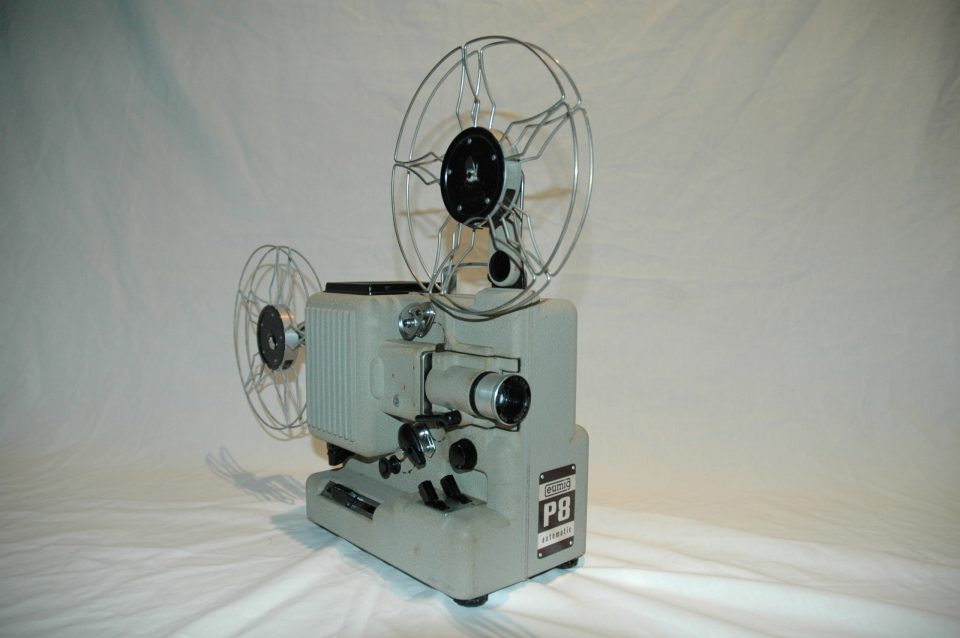 Projecteur 8 mm type P8 Automatic de marque Eumig